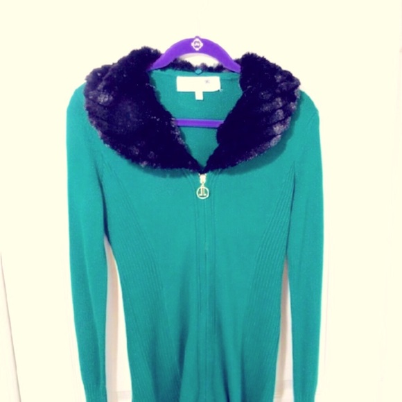 Green ❤️ Long ❤️ gorgeous sweater jacket ❤️ zipper black fur collar ❤️ ❤️ ❤️ - Picture 4 of 6